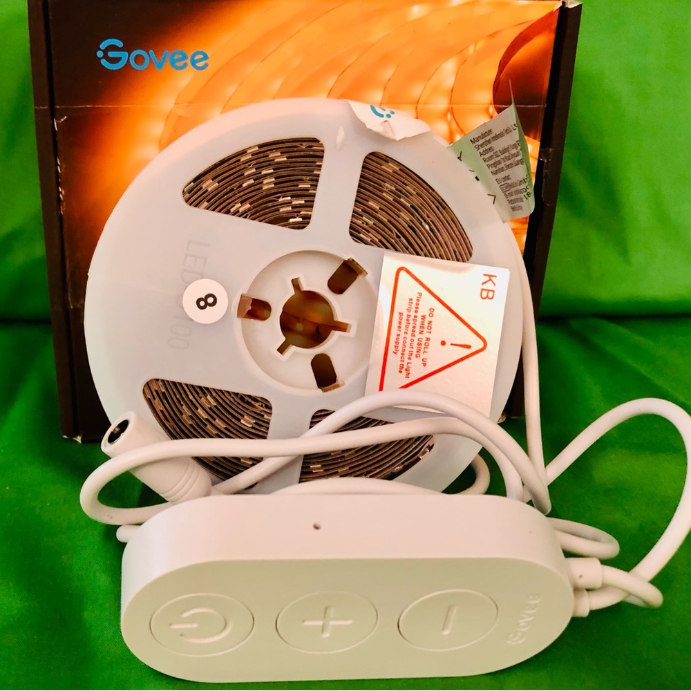 Soft white roll of strip lights.💡 brand new!